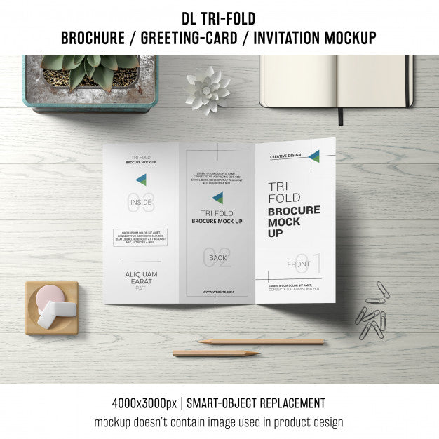 Trifold Brochure Or Invitation Mockup With Still Life Concept Psd