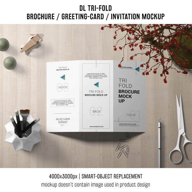 Trifold Brochure Or Invitation Mockup With Still Life Concept Psd