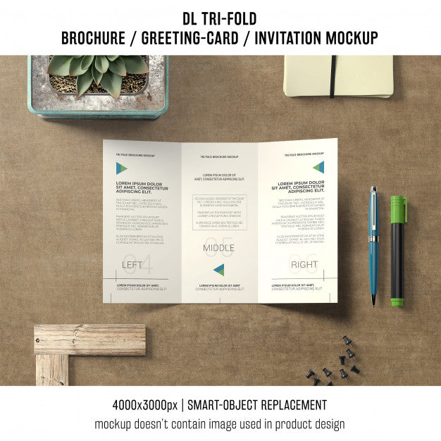 Trifold Brochure Or Invitation Mockup With Still Life Concept Psd