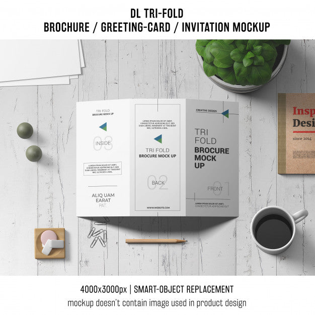 Trifold Brochure Or Invitation Mockup With Still Life Concept Psd