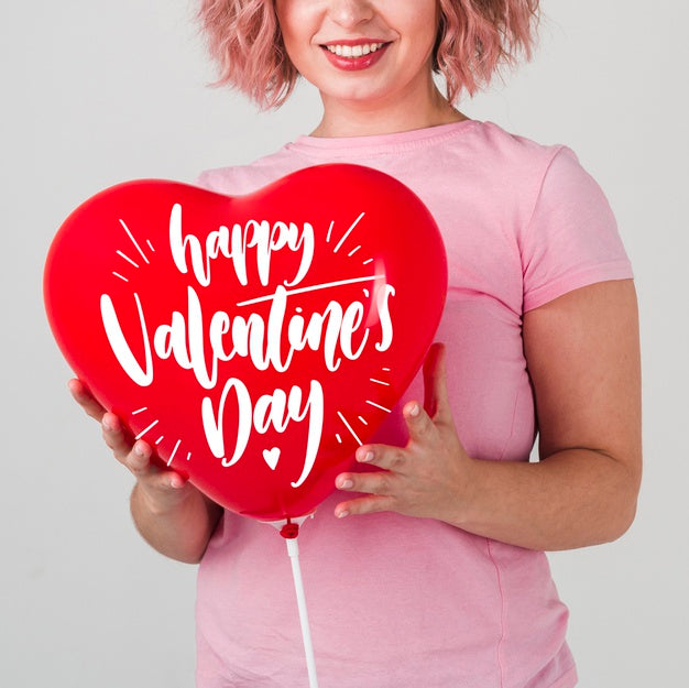 Valentine'S Day Concept Mock-Up With Smiling Woman Psd