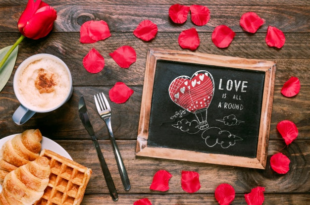 Valentines Day Slate Mockup With Breakfast Psd