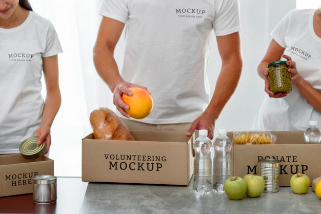 Volunteers Preparing Food For Donation Psd