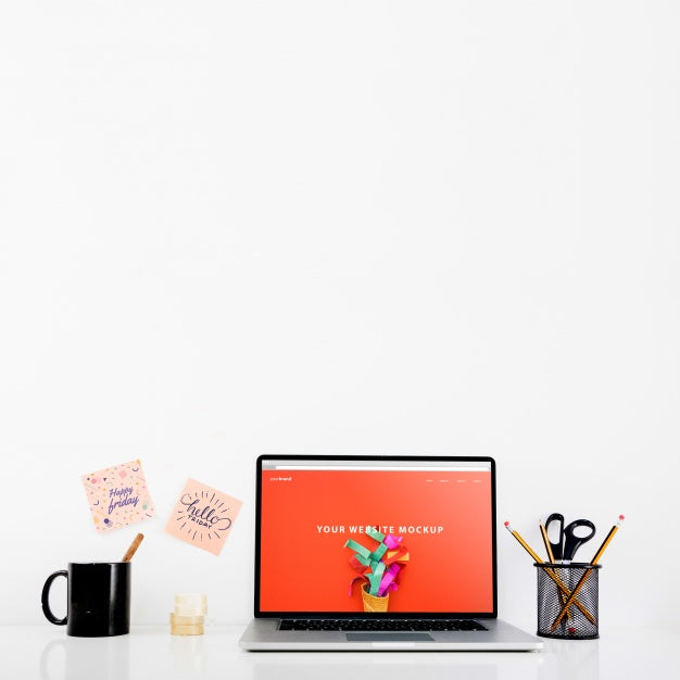 Website Mockup With Laptop On Desk Psd