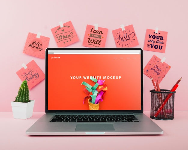 Website Mockup With Laptop On Desk Psd