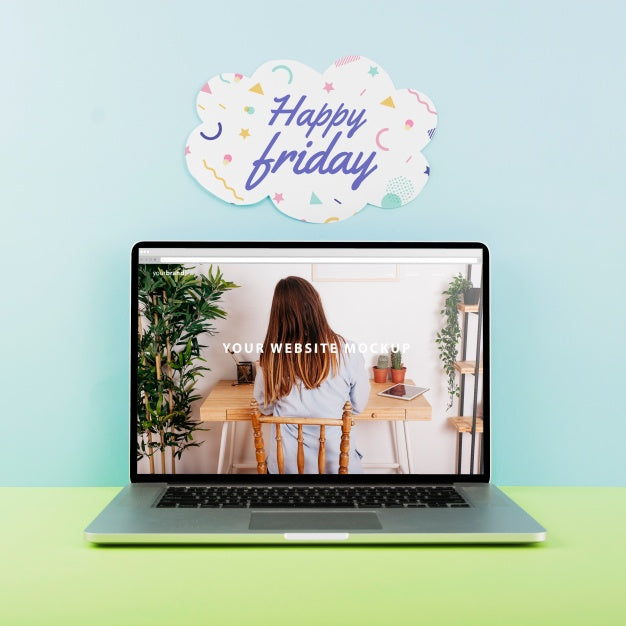 Website Mockup With Laptop On Desk Psd