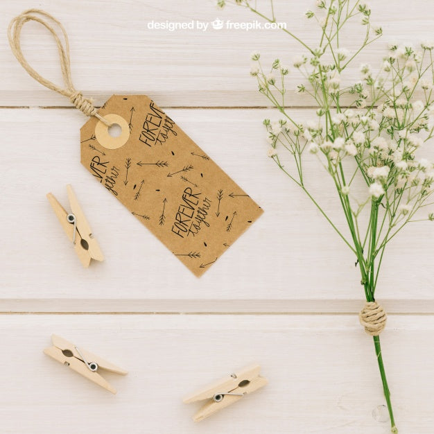 Wedding Label With Clothespins And Bouquet Of Flowers Psd