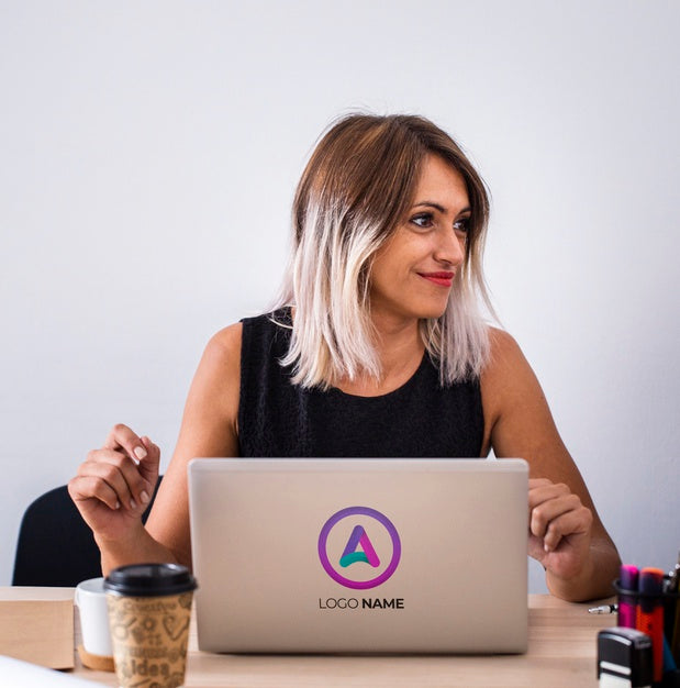 Woman At Office Working On Laptop Psd