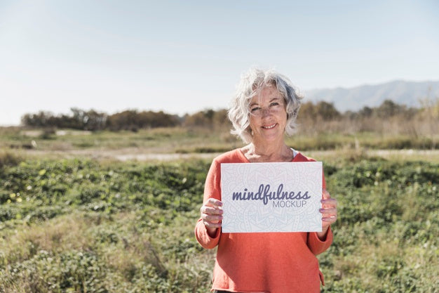 Woman Holding A "Mindfulness" Mock-Up Sign Psd