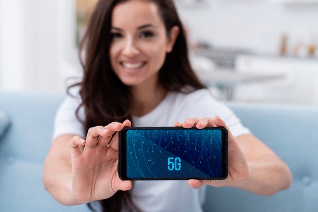 Woman Holding A Phone With 5G Concept Mock-Up Psd
