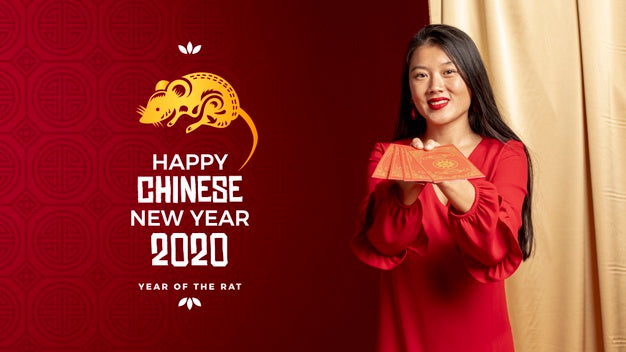 Woman Holding Greeting Cards For New Year Psd