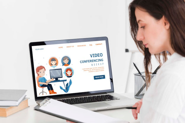 Woman Learning Online With Laptop Psd