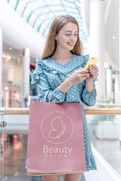 Woman Looking At Her Phone In Shopping Mall Psd