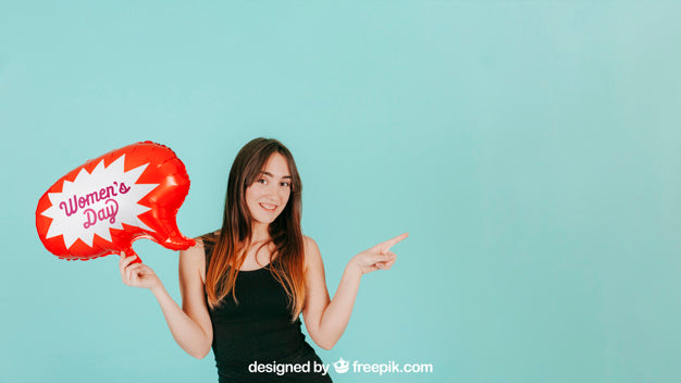 Woman Pointing To Her Left With Speech Balloon Mockup Psd