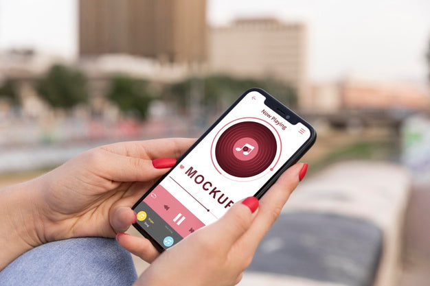 Woman Reading Book On Phone Psd