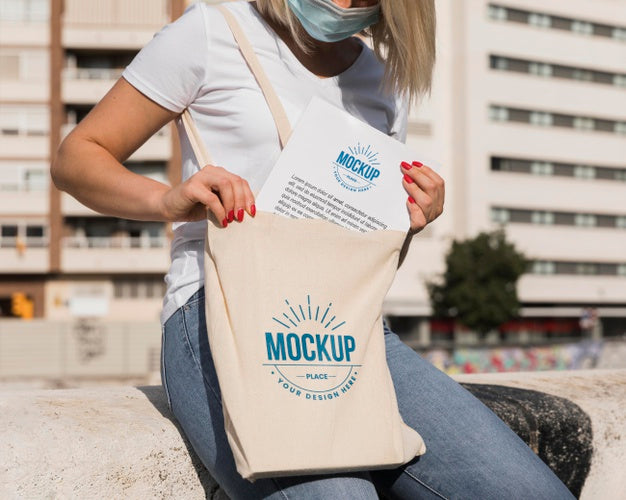 Woman With Bag Mock-Up Concept Psd