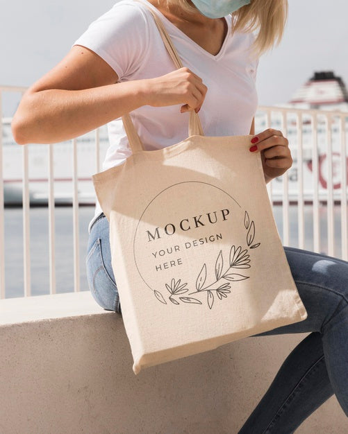 Woman With Bag Mock-Up Concept Psd