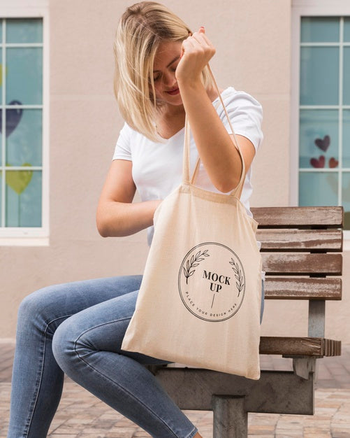 Woman With Bag Mock-Up Concept Psd