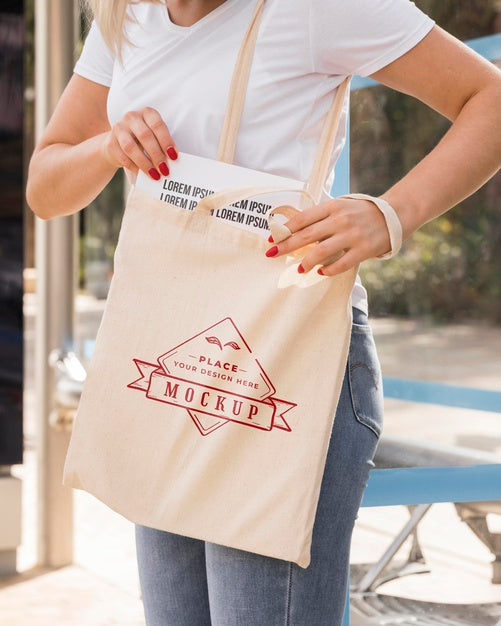 Woman With Bag Mock-Up Concept Psd