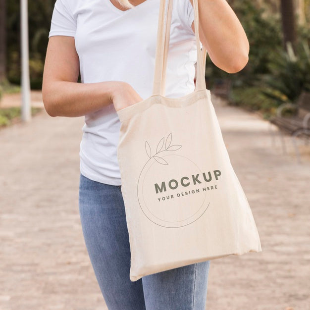 Woman With Bag Mock-Up Concept Psd