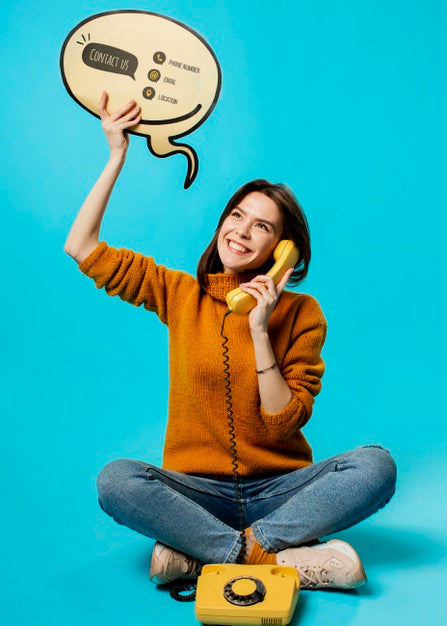 Woman With Chat Bubble And Old Phone Psd