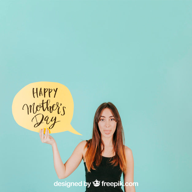 Woman With Speech Bubble Mockup Psd