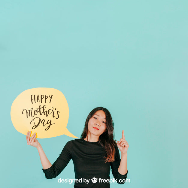 Woman With Speech Bubble Mockup Psd