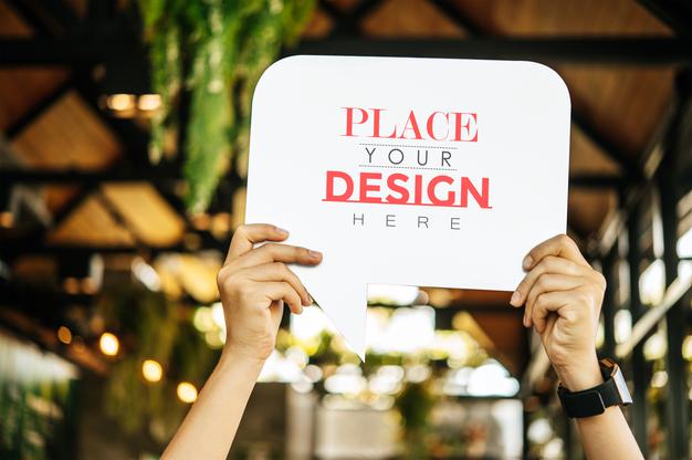 Woman'S Hand Hold Blank Speech Bubble Copy Space Psd Mockup Psd