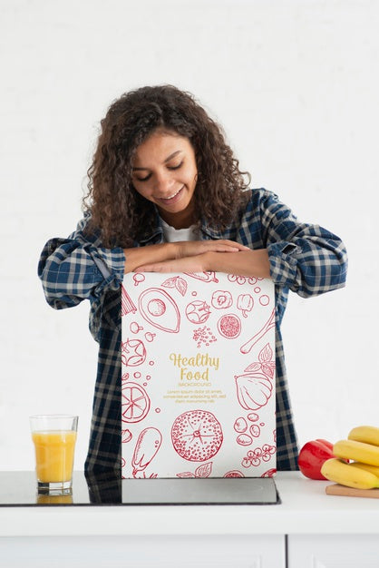 Young Woman Making Fresh Juice Psd