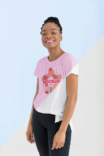 Young Woman With T-Shirt Mock-Up Psd