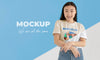 Young Woman With T-Shirt Mock-Up Psd